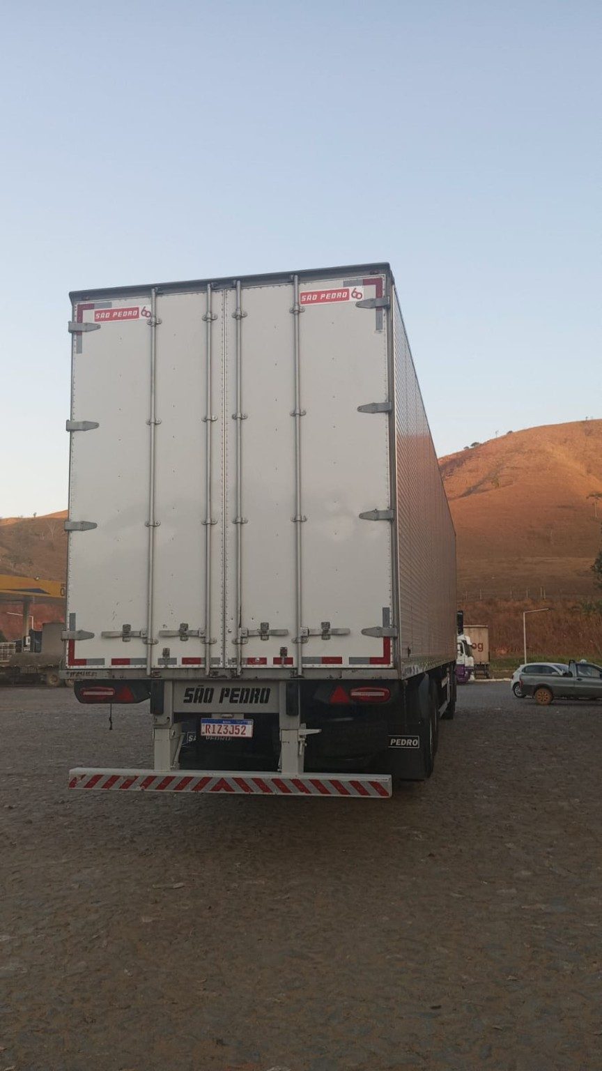 Baú disponível para operações de transporte